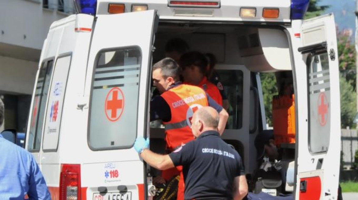 Napoli. Auto si ribalta al Vomero: conducente in ospedale