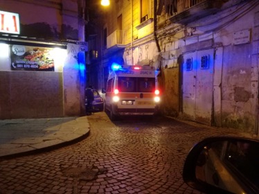 Castellammare. Centro antico, ambulanza bloccata