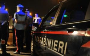 Alto impatto dei carabinieri, prese anche quattro ragazze: avevano rubato cosmetici