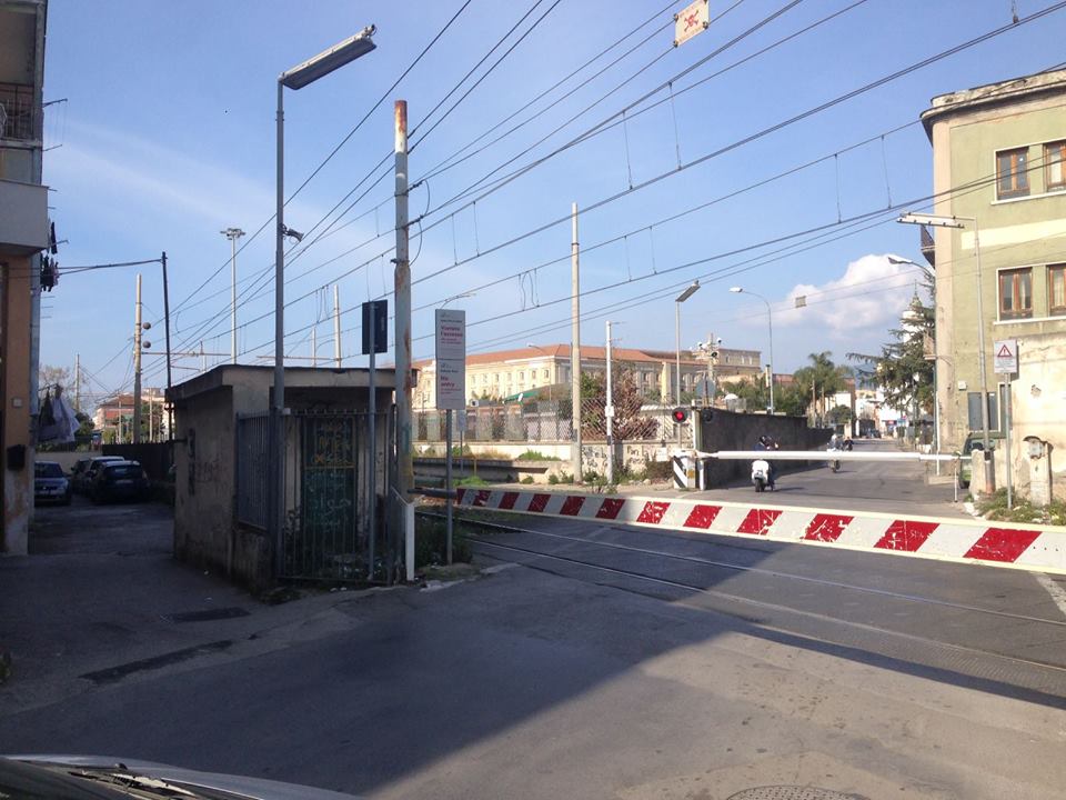 Pompei: via Astolelle in protesta per la chiusura del passaggio a livello