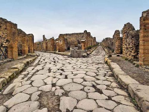 Pompei, “Giornata del cantiere. Scavi e restauri della Schola Armaturarum”