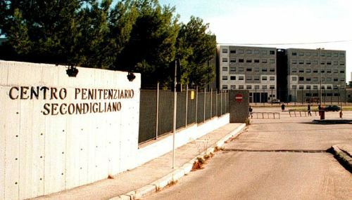 Napoli. Detenuto tenta il suicidio nel carcere di Secondigliano: salvato dagli agenti