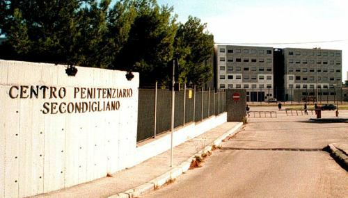 Cani antidroga sventano festa Capodanno a base di hashish nel carcere di Secondigliano