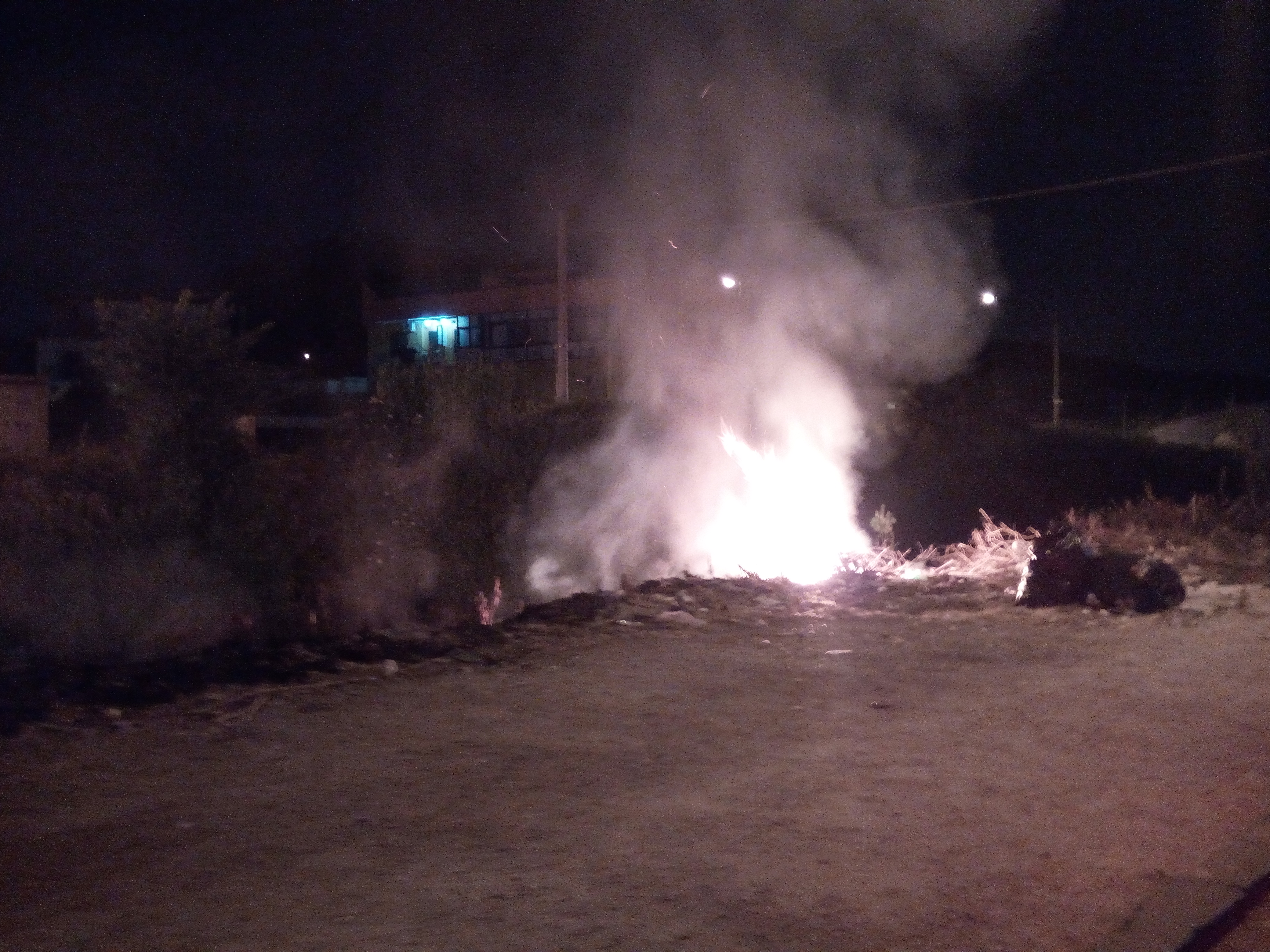Pompei: sponde del fiume in fiamme