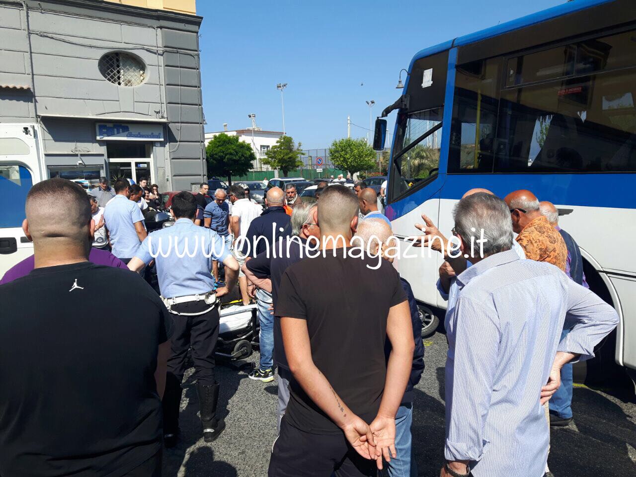 Castellammare, incidente: bus contro scooter