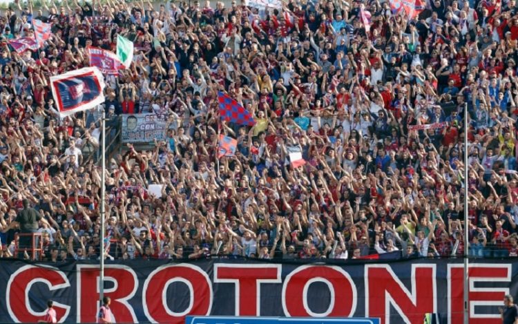 Il Crotone riabbraccia la Serie A, la dedica del club calabrese è da brividi