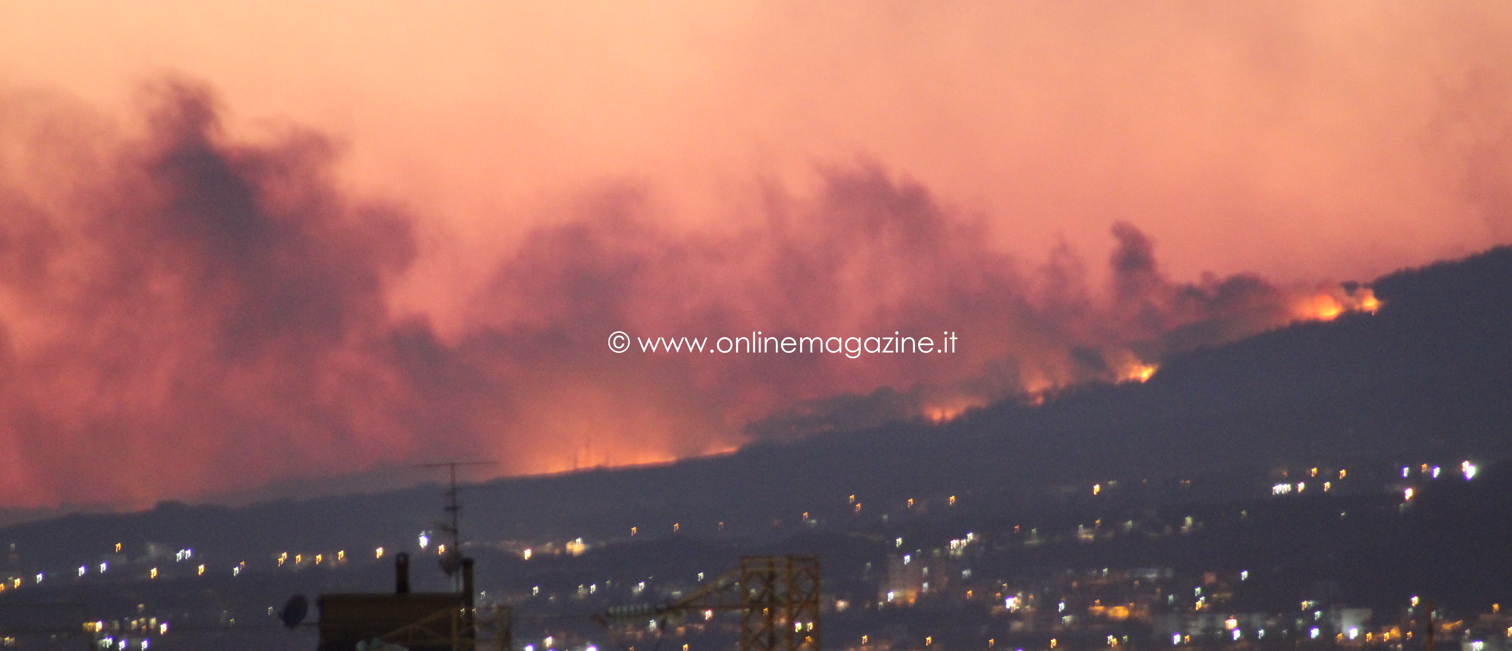 Ancora fiamme sul Vesuvio, gli ultimi aggiornamenti