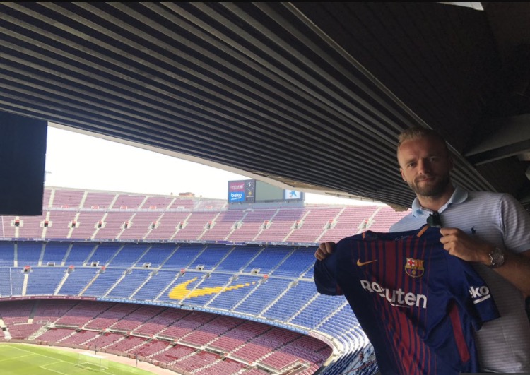 Ryan Mclaughlin, nuovo difensore del Barcellona. Ma è tutto uno scherzo e il web si scatena