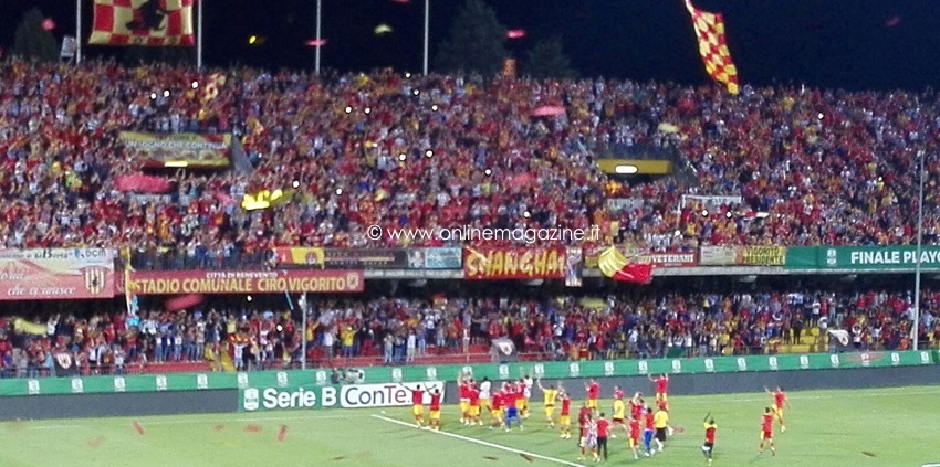 Aggrediscono uno steward in curva: denunciati due tifosi del Benevento