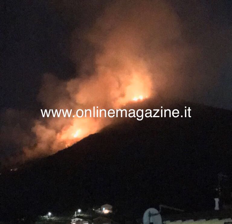 VIDEO OnlineMagazine – Gragnano, nuovo incendio sul Monte Pendolo