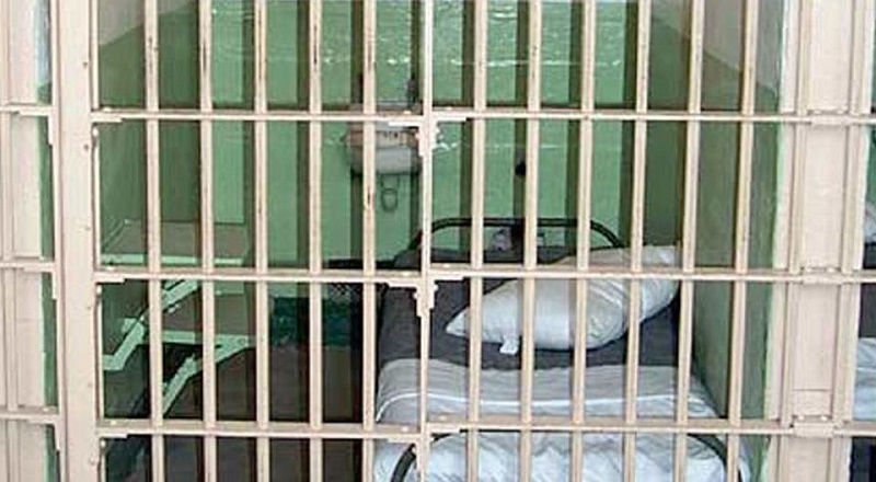 Detenuto perde la vita per un malore: è rivolta nel carcere di Lucca