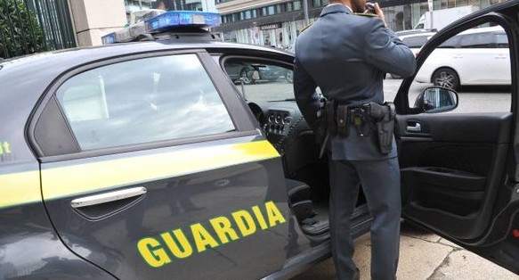 Elezioni, rubano pistola ad un finanziere nel seggio