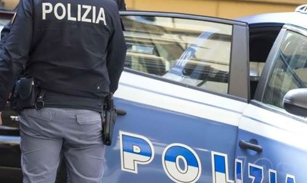 Napoli. Aggredisce e rapina due donne: quattro arresti