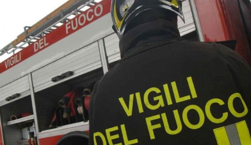 Maltempo, Casola. Tragedia sfiorata: crolla il muro di un edificio in centro