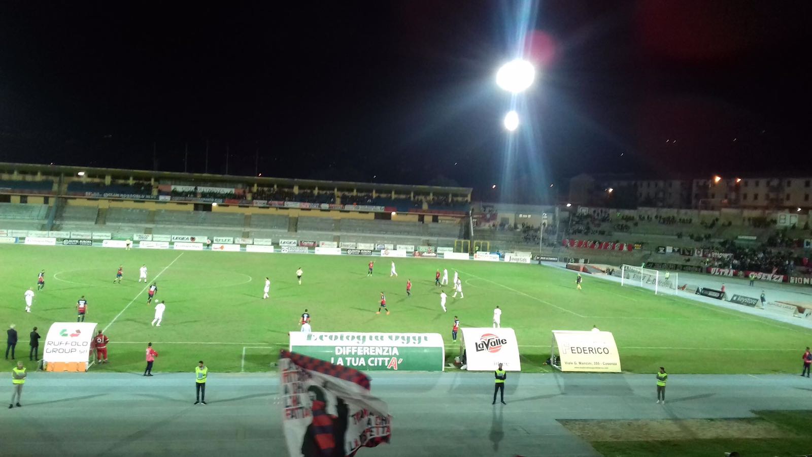 Cosenza-Catania 0-1: i rossoblu non sfondano, al Marulla vincono i siciliani