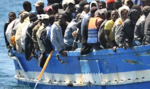 Immigrati. Barca con 57 uomini giunge a Crotone