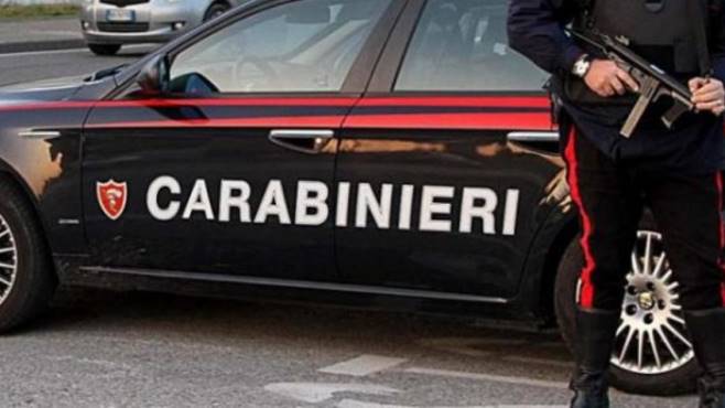 Napoli. Minaccia la madre e devasta la casa per 15 euro: fermato 16enne