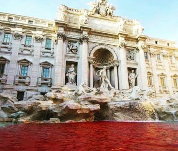 Graziano Cecchini colpisce ancora: la Fontana di Trevi si colora di rosso