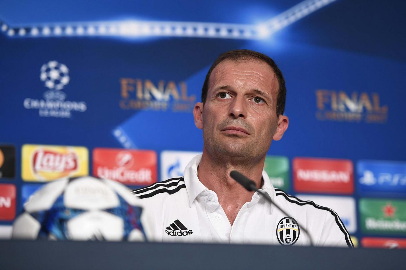 Juventus, Allegri in conferenza: “Higuain e Dybala titolari domani. Vogliamo vincere”