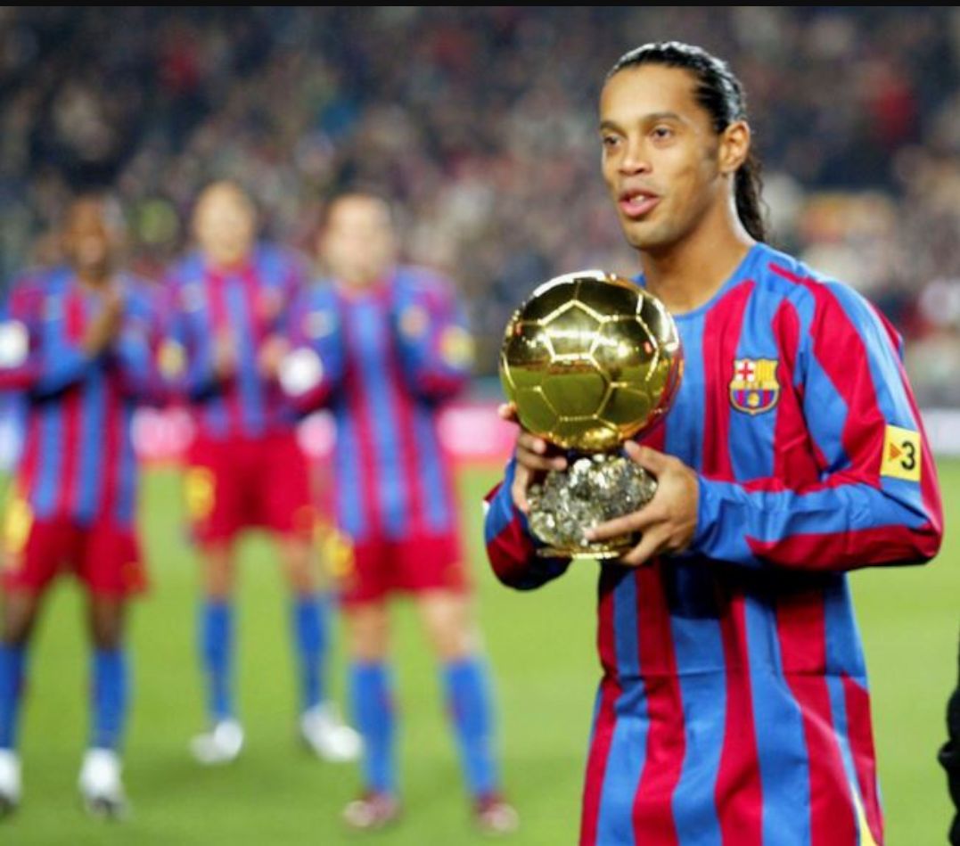 Ronaldinho: ”Il Napoli vincerà lo scudetto, e Mertens è un fenomeno”