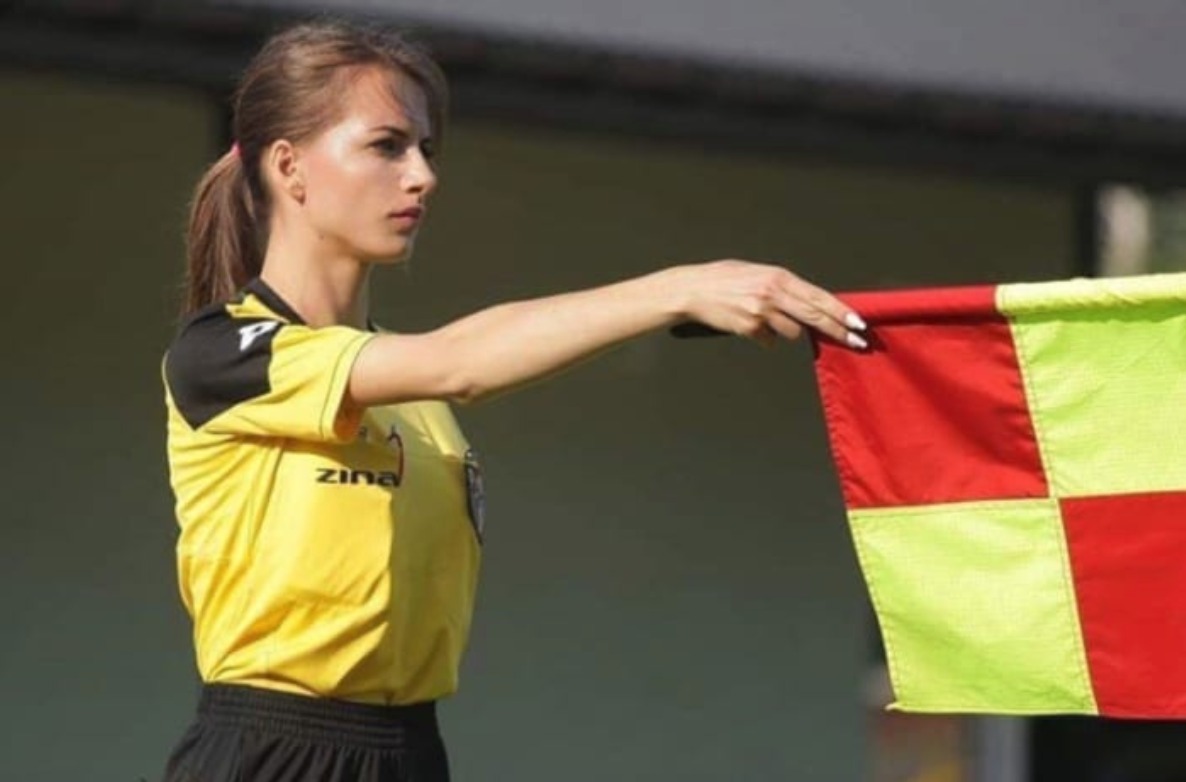 Calcio, Karolina Bojar incoronata arbitro più sexy del mondo
