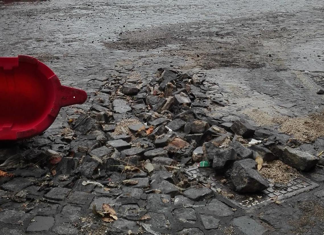 Castellammare. Pioggia danneggia pavimentazione a 3 mesi dall’ apertura della piazza