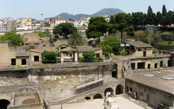 Boom di turisti agli scavi di Ercolano e Vesuvio: 16mila turisti in due giorni