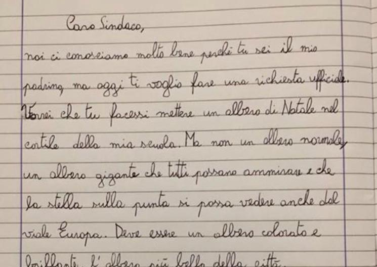 Castellammare. Il piccolo Davide scrive al Sindaco: ”Donaci un albero di Natale a scuola”