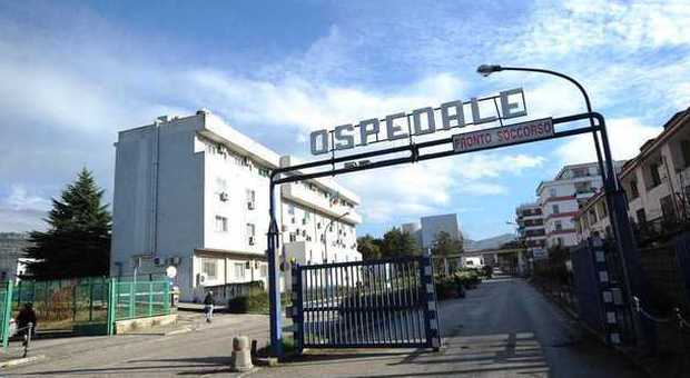 Caserta, rubano agli ammalati in ospedale: arrestati coniugi