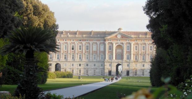 Caserta. Rubati frammenti di un’opera d’arte alla mostra “Terrae Motus” alla Reggia di Caserta