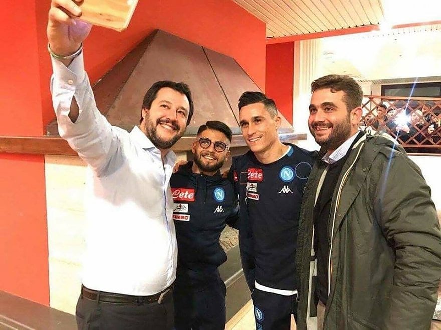 Napoli. Polemiche sui social per la foto con Salvini e gli azzurri