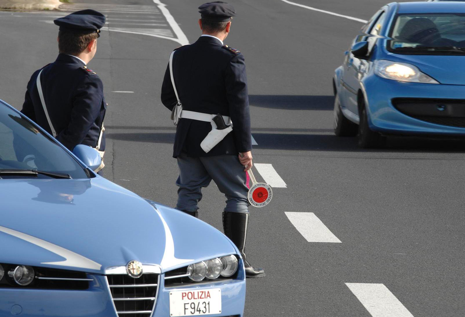 Napoli. Ruba auto con 40mila euro di gioielli e scappa: inseguito in autostrada e fermato a Torre del Greco