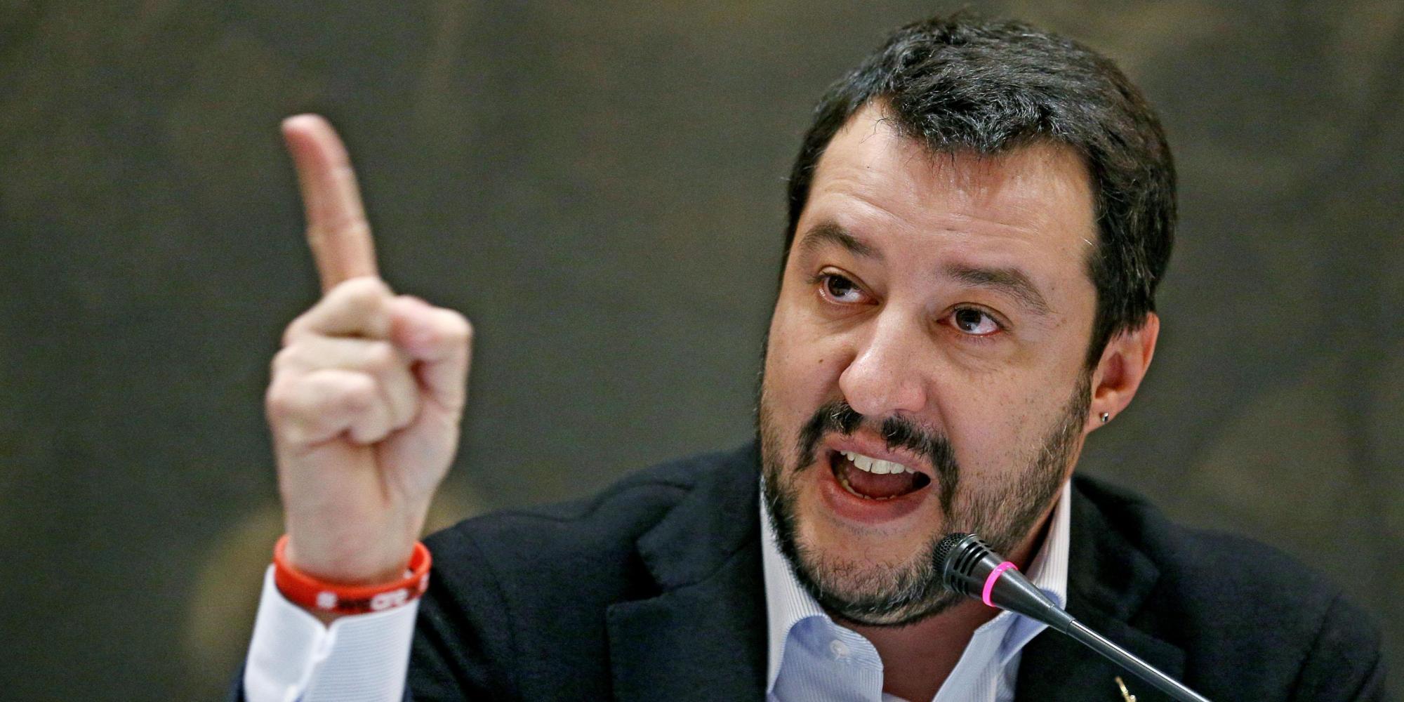 Salvini e il piano sicurezza: “Ci saranno 166 nuovi poliziotti in Campania e l’obiettivo è aumentarli”