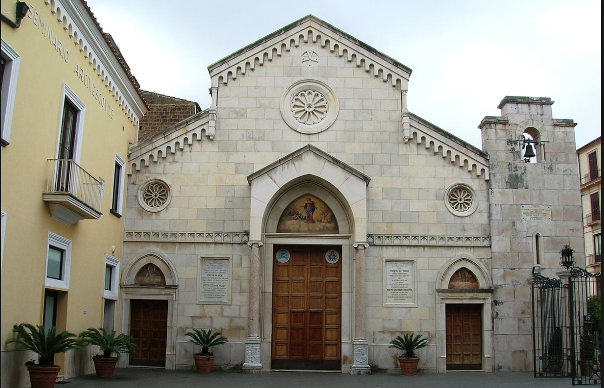 Sorrento-Castellammare, arrivano i 19 migranti: oggi l’accoglienza in cattedrale