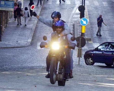 Napoli, scippo a una turista: ai domiciliari un 30enne