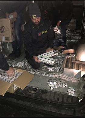 Caserta. Trasportavano 300 kg di sigarette di contrabbando: arrestati due ucraini
