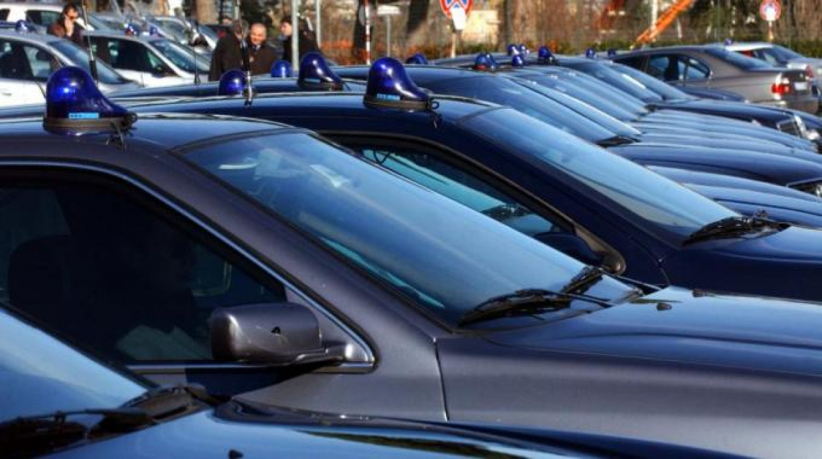 Napoli, sesso nell’auto blu: aperta un’inchiesta dalla Procura sui due amanti