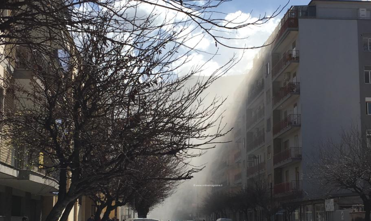 Castellammare. Paura al Viale Europa: in fiamme un veicolo