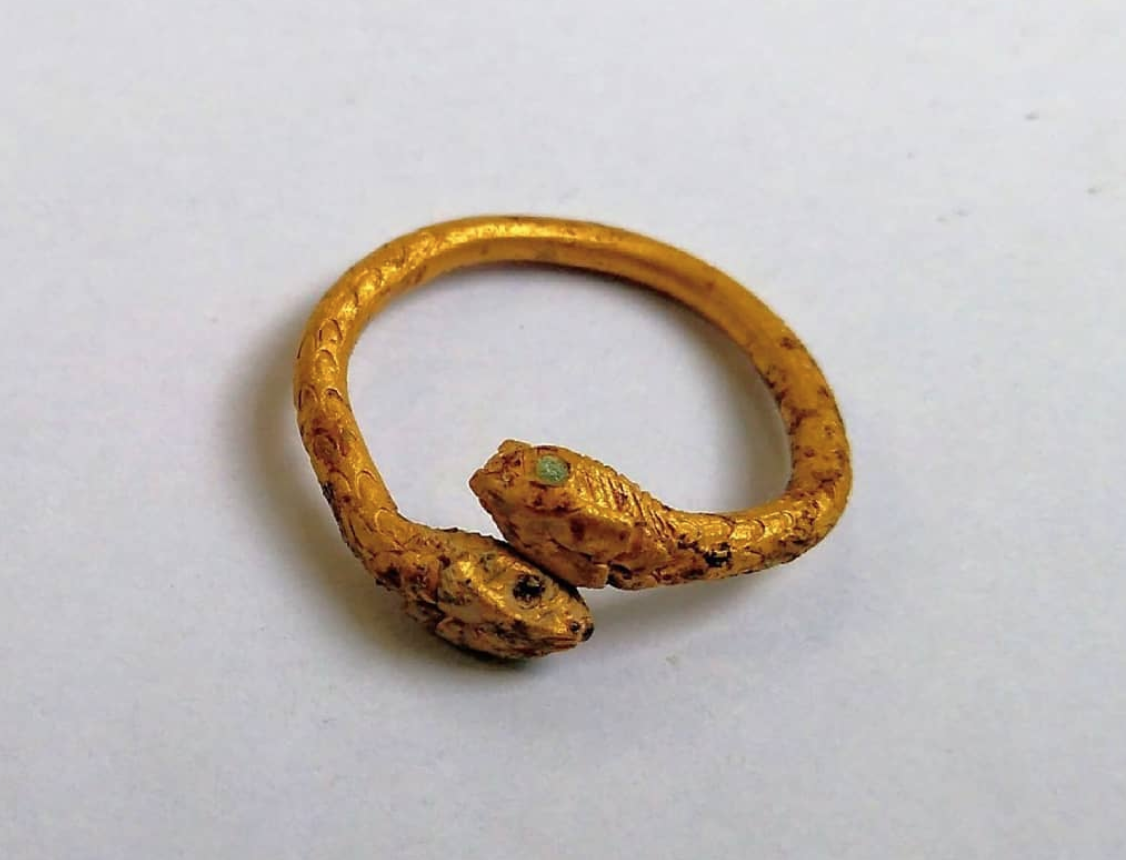 Pompei. Ritrovato un anello d’oro in una necropoli