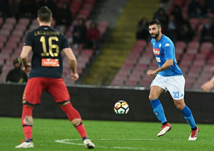 Napoli, basta la testa di Albiol per battere il Genoa: Azzurri a -2 dalla Juventus