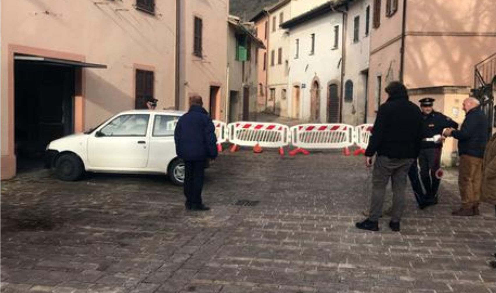 Terremoto a Macerata, crolla campanile della chiesa