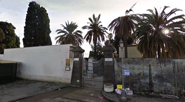 Si reca al cimitero per pregare sua figlia: stroncato da un malore commerciante torrese