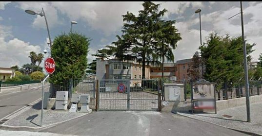 Scafati. Furti e atti vandalici nella scuola “Tommaso Anardi”: rubati 10 computer e lavagne magnetiche