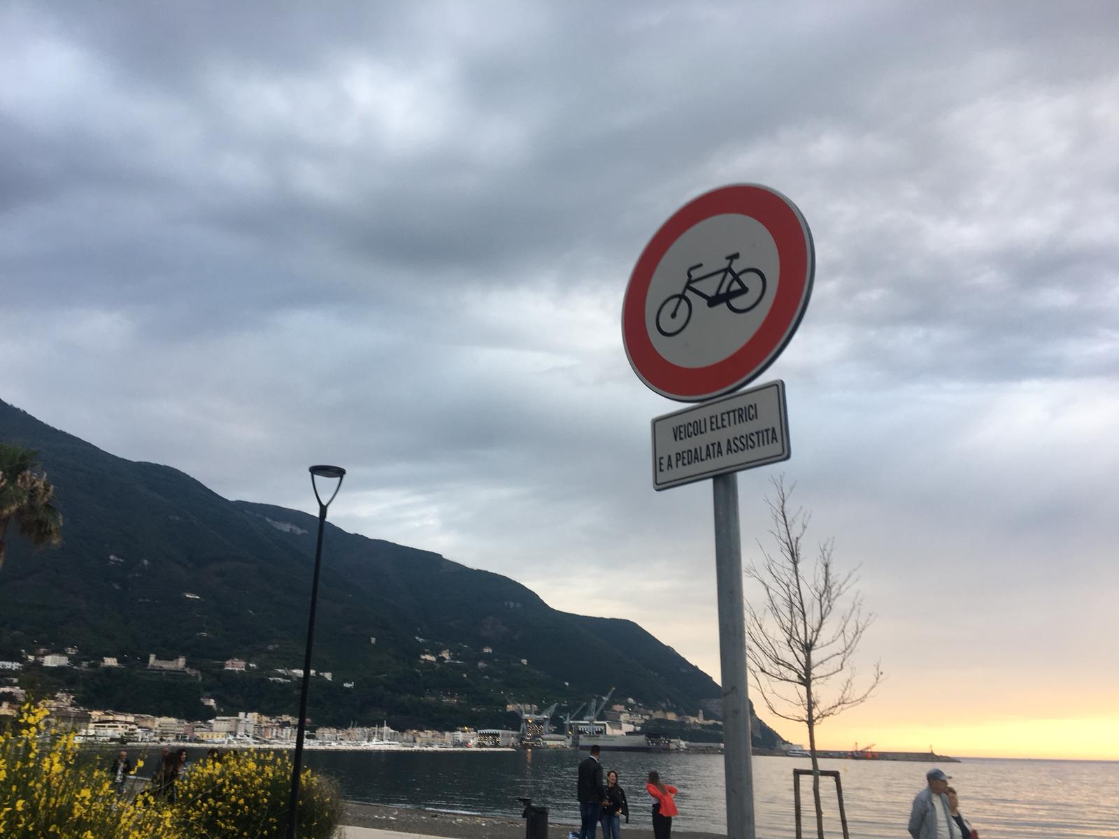 Castellammare. Biciclette elettriche vietate in villa, arriva l’ordinanza di Cupello