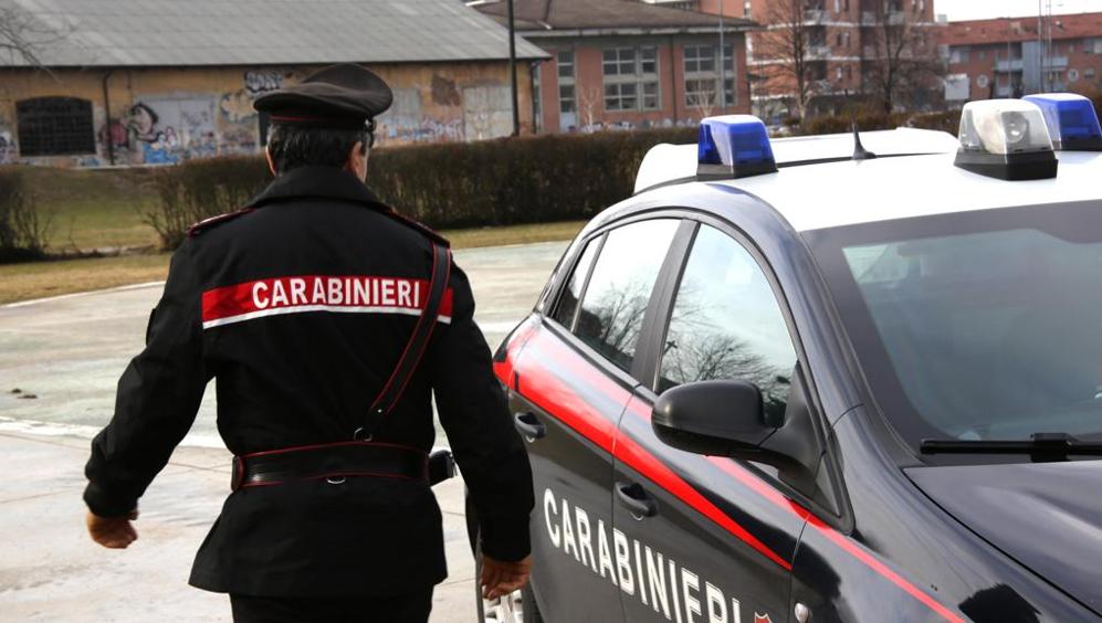 Ottaviano. Maltrattava genitori e sorella: arrestato