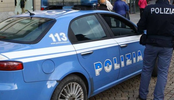 Napoli, controlli della polizia a San Giovanni a Teduccio: arresti e sequestri