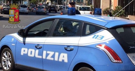 Napoli. Rapina in taxi una turista ma lascia i documenti nell’auto: arrestato 41enne