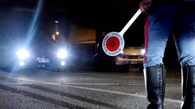 Torre Annunziata, non si ferma all’alt e si schianta contro la volante: inseguito e arrestato 51enne