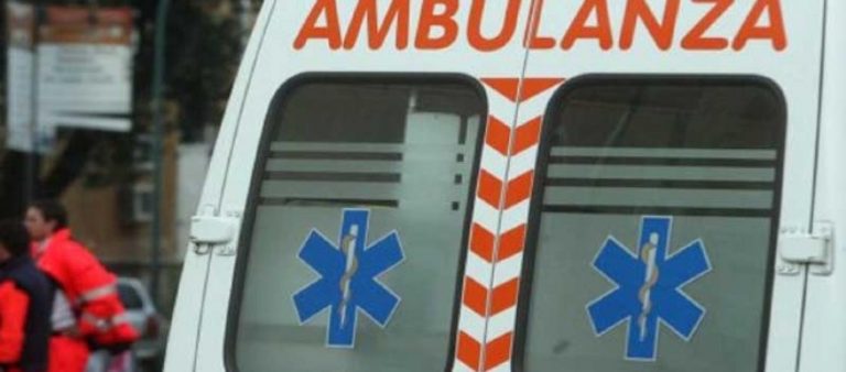 Arriva l’ambulanza ma è senza medico: muore 72enne nel casertano
