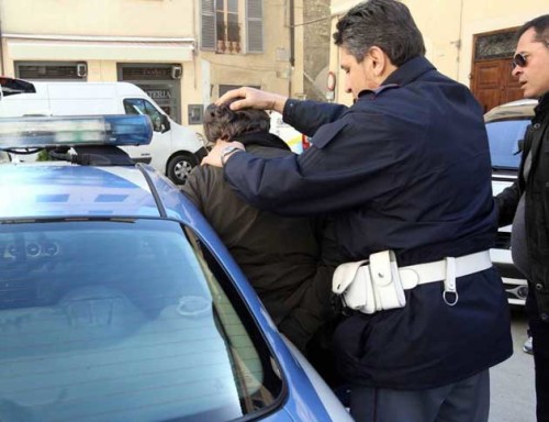 Battipaglia. Picchia moglie e figlio di 14 mesi: arrestato pregiudicato 25enne